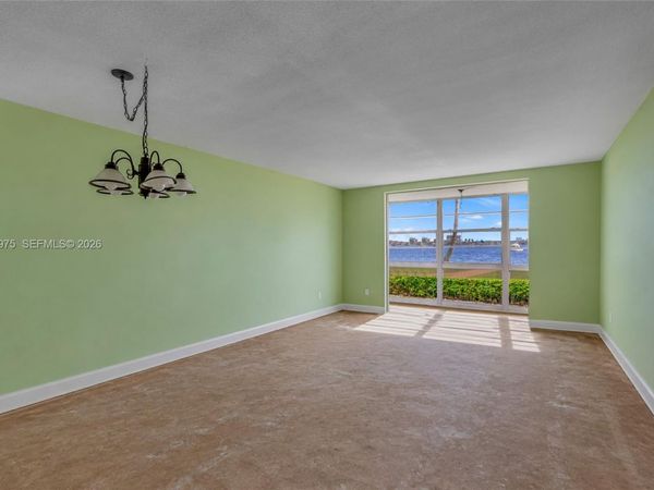 2910 Point East Dr , Unit M108, Aventura, FL 33160