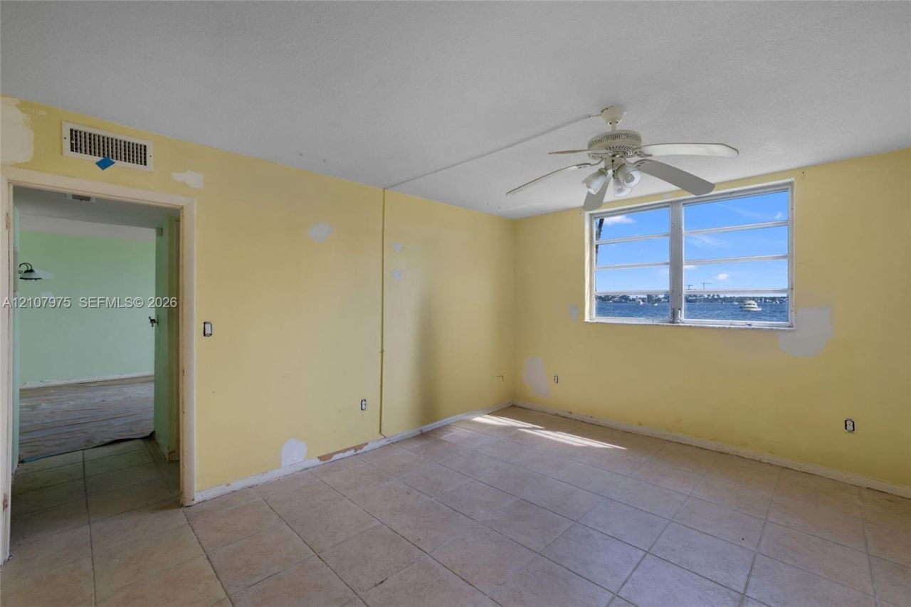 2910 Point East Dr, Unit M108, Aventura, FL 33160 Photo