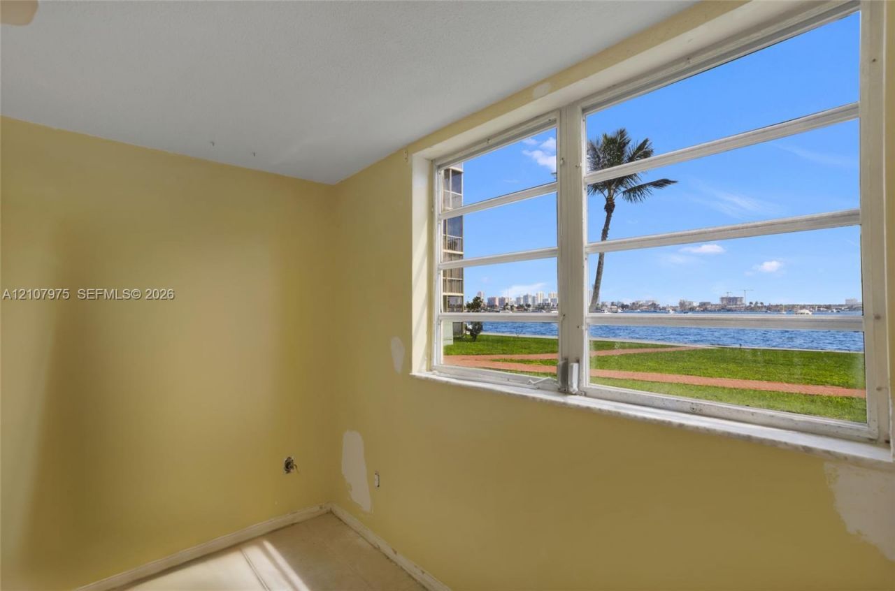 2910 Point East Dr, Unit M108, Aventura, FL 33160 Photo