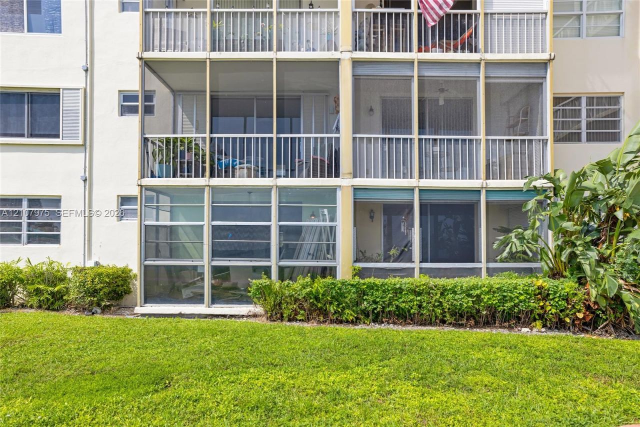 2910 Point East Dr, Unit M108, Aventura, FL 33160 Photo