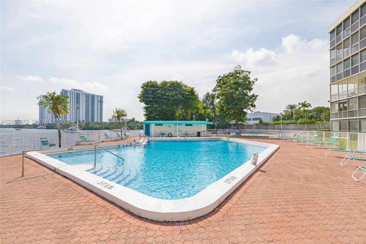 2910 Point East Dr, Unit M108, Aventura, FL 33160 Photo