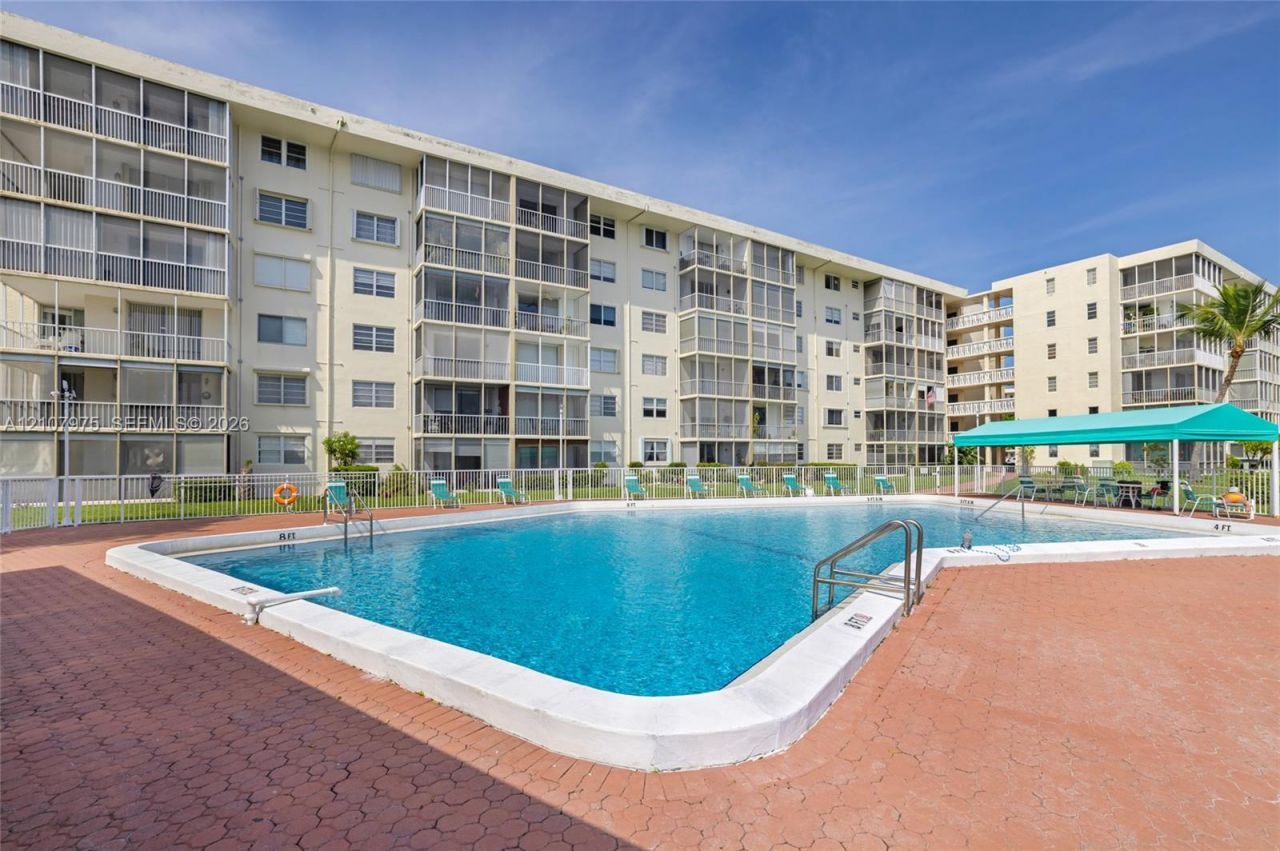 2910 Point East Dr, Unit M108, Aventura, FL 33160 Photo