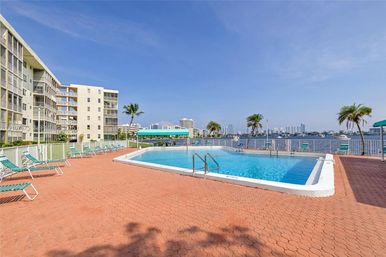 2910 Point East Dr, Unit M108, Aventura, FL 33160 Photo