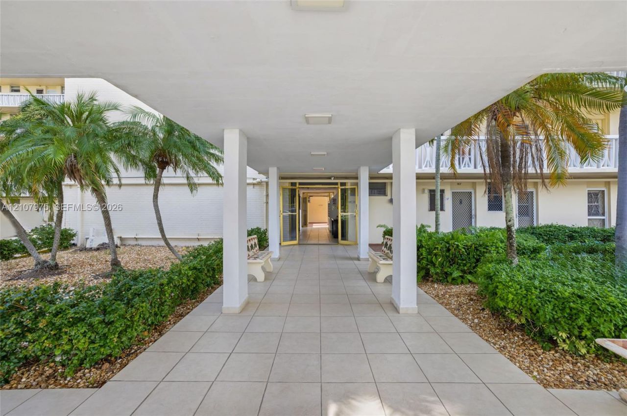 2910 Point East Dr, Unit M108, Aventura, FL 33160 Photo