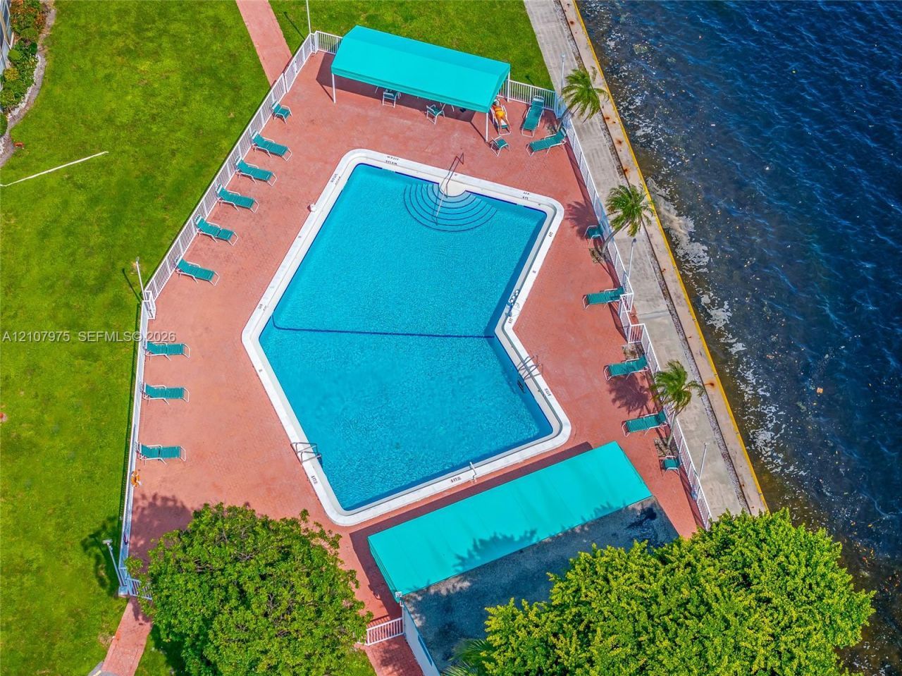 2910 Point East Dr, Unit M108, Aventura, FL 33160 Photo