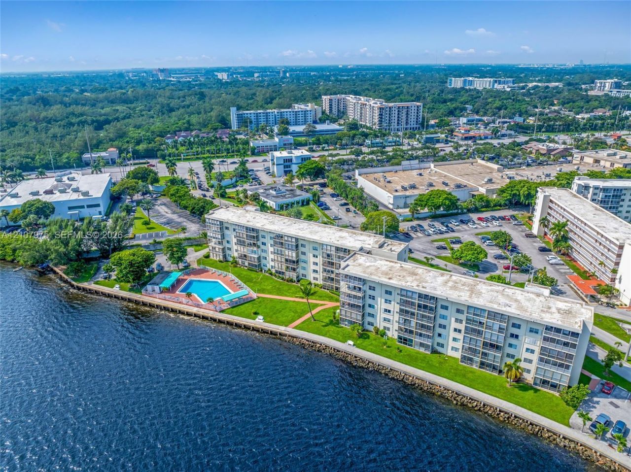 2910 Point East Dr, Unit M108, Aventura, FL 33160 Photo