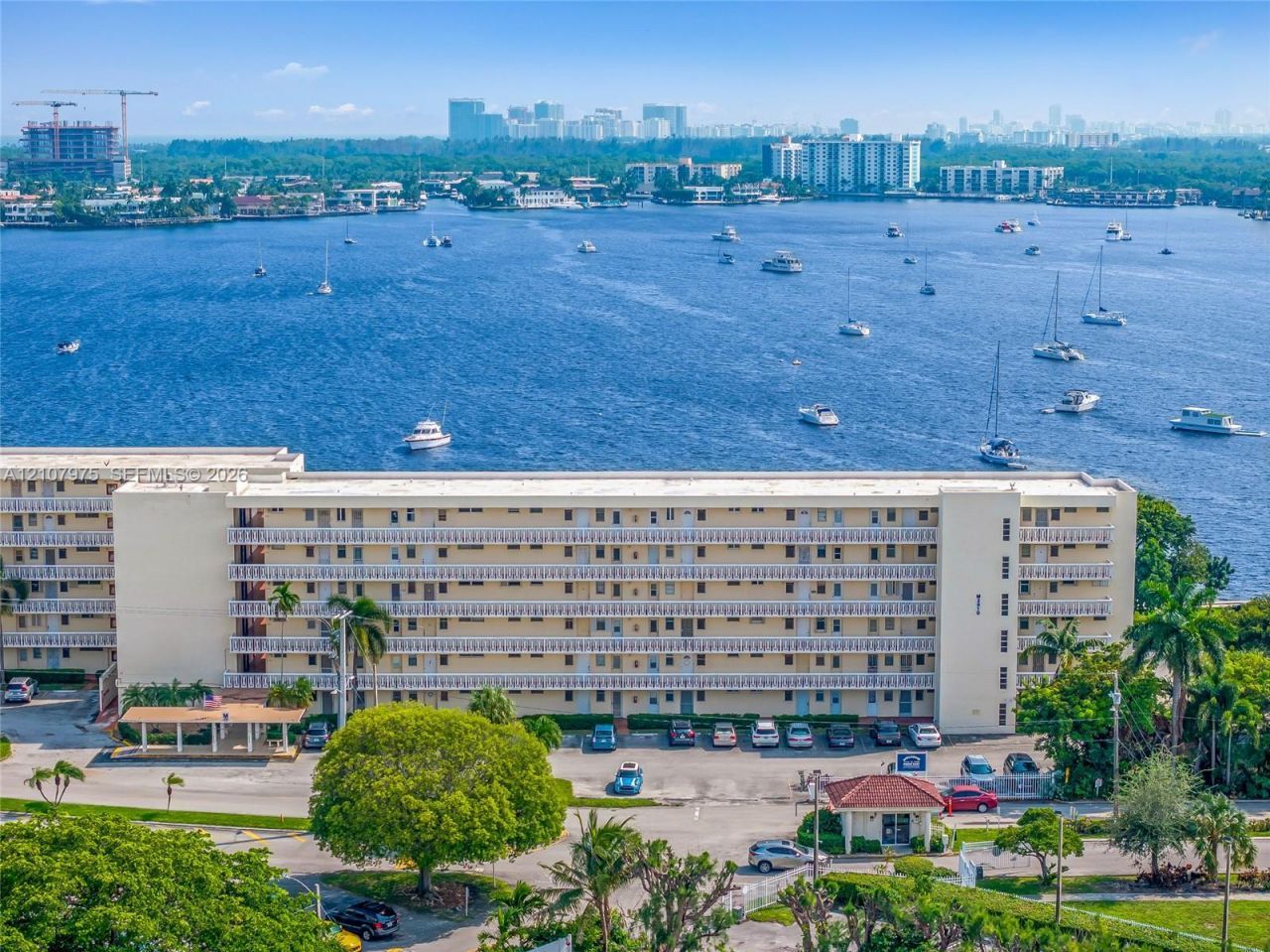 2910 Point East Dr, Unit M108, Aventura, FL 33160 Photo
