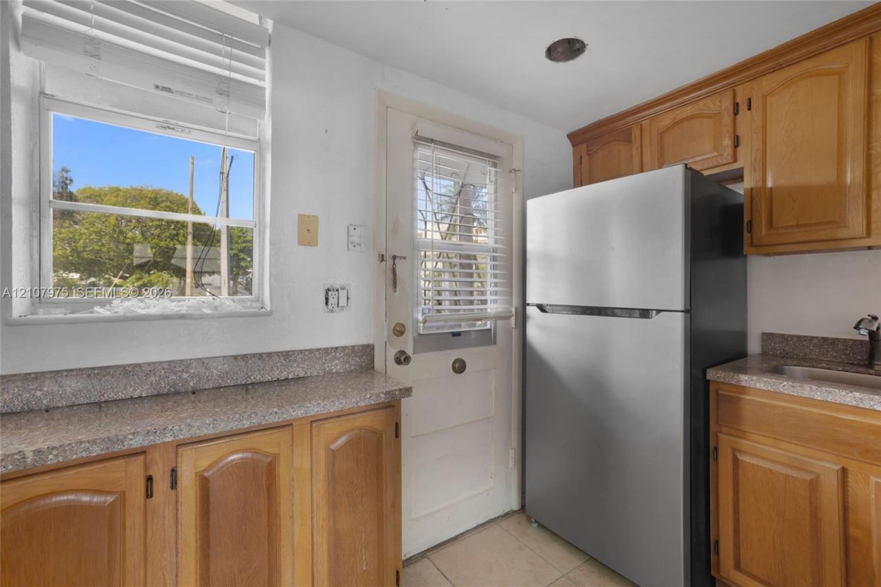 2910 Point East Dr, Unit M108, Aventura, FL 33160 Photo