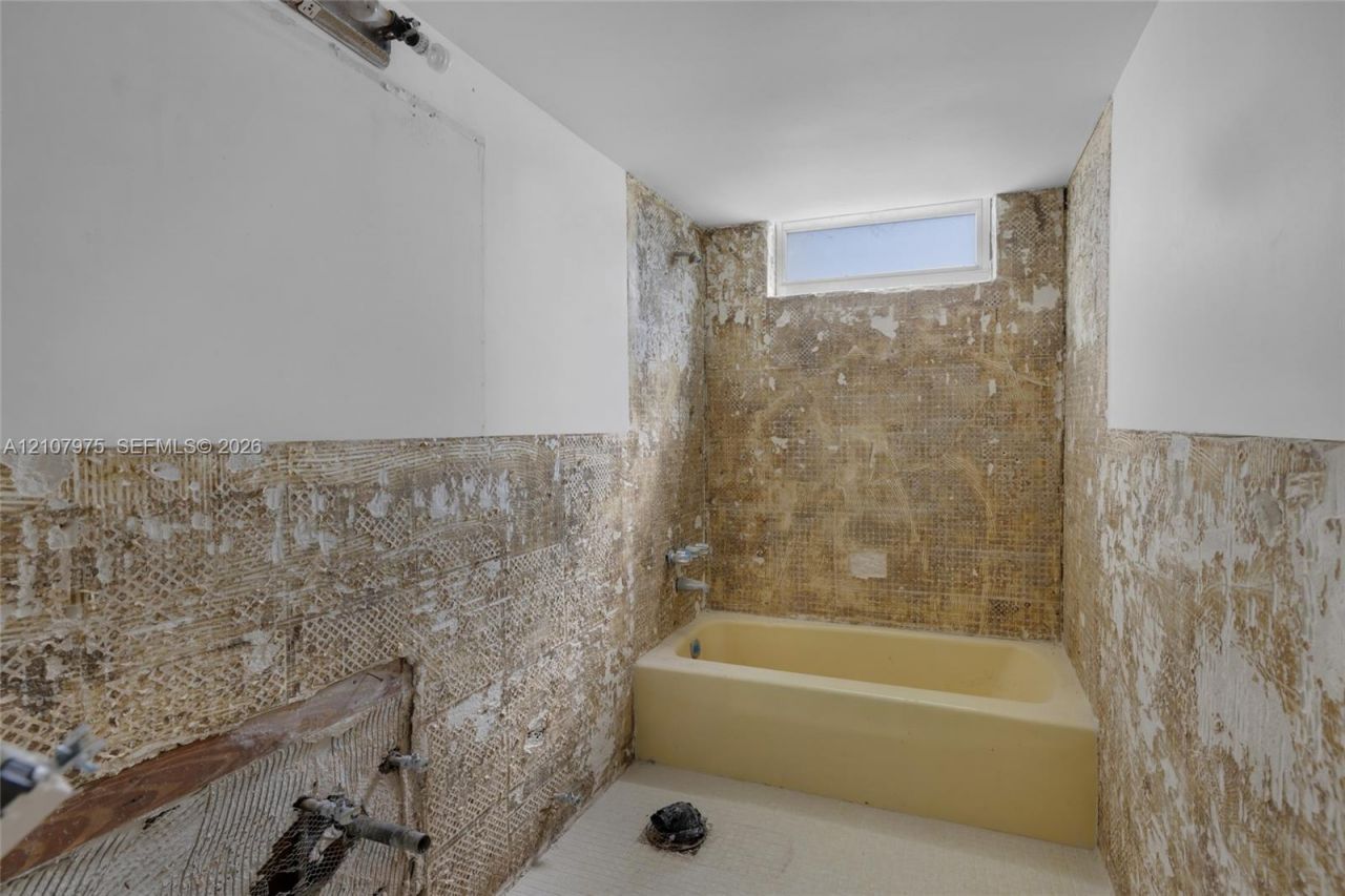 2910 Point East Dr, Unit M108, Aventura, FL 33160 Photo