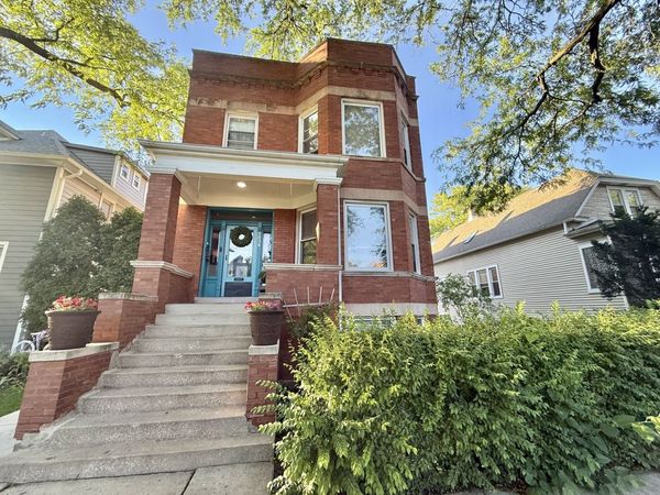 5834 W Dakin Street, Chicago, IL 60634