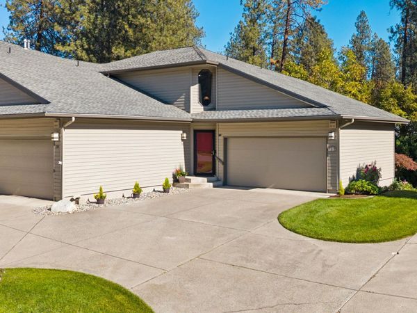 702 W Briar Cliff Ct, Spokane, WA 99218