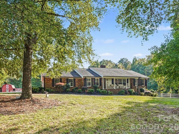 1170 Old Salem Road , Kernersville, NC 27284