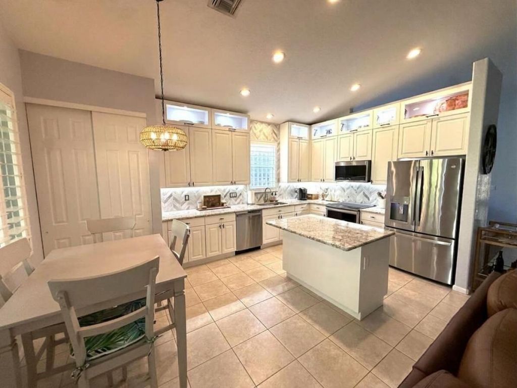 2310 Sapphire Circle, West Palm Beach, FL 33411 Photo