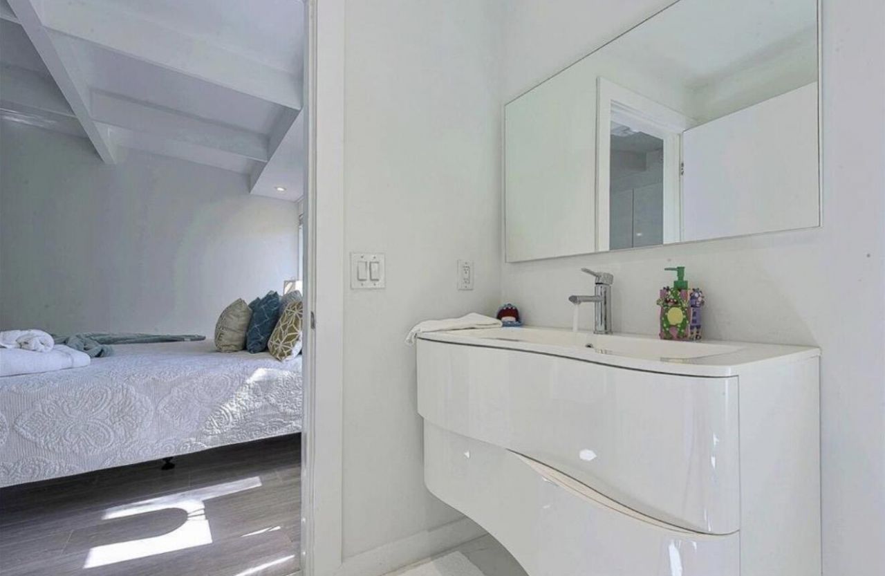 28 Pelican Drive, Fort Lauderdale, FL 33301 Photo
