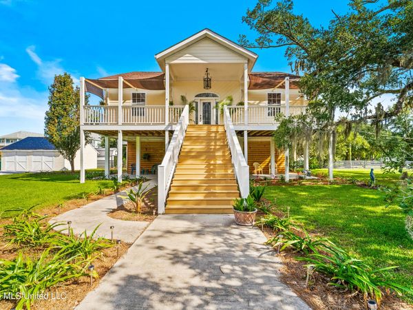 205 Harrison Court, Bay Saint Louis, MS 39520
