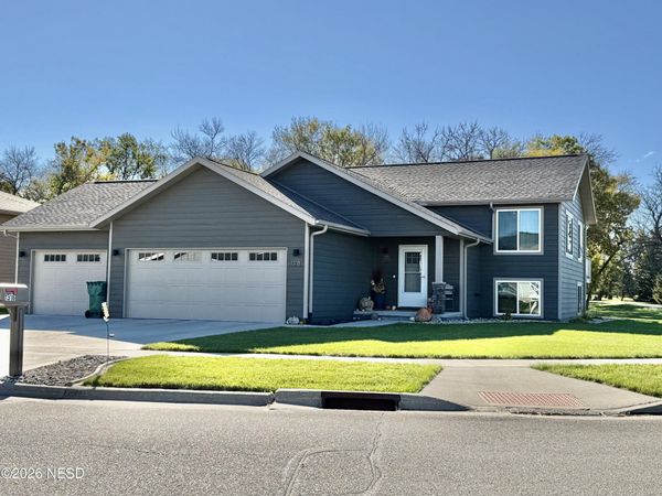 1318 CHERRY DRIVE NE, Watertown, SD 57201