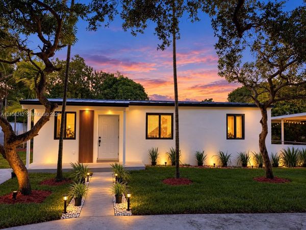 61 E 39th St , Hialeah, FL 33013