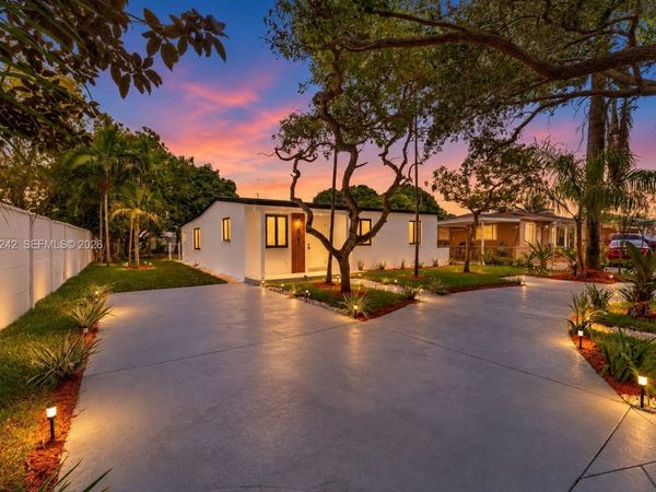61 E 39th St, Hialeah, FL 33013