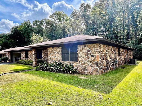 2004 WELLINGTON Drive, Pine Bluff, AR 71603