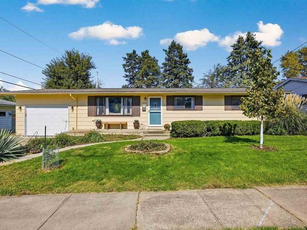 1300 Brookwood Dr, Iowa City, IA 52240