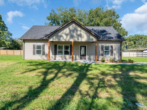 1103 E Lauderdale St , Tullahoma, TN 37388