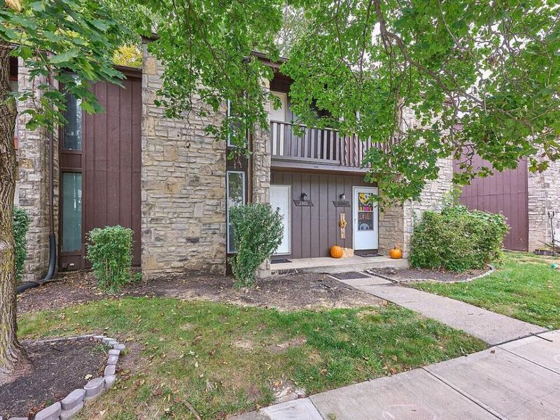 2806 Stonehenge Drive, Columbus, OH 43224 Photo 1
