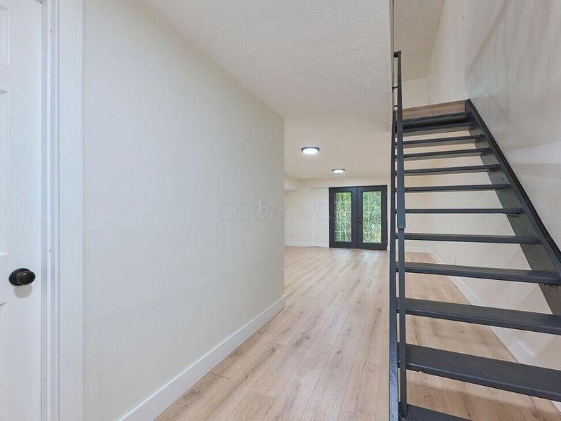 2806 Stonehenge Drive, Columbus, OH 43224 Photo 3