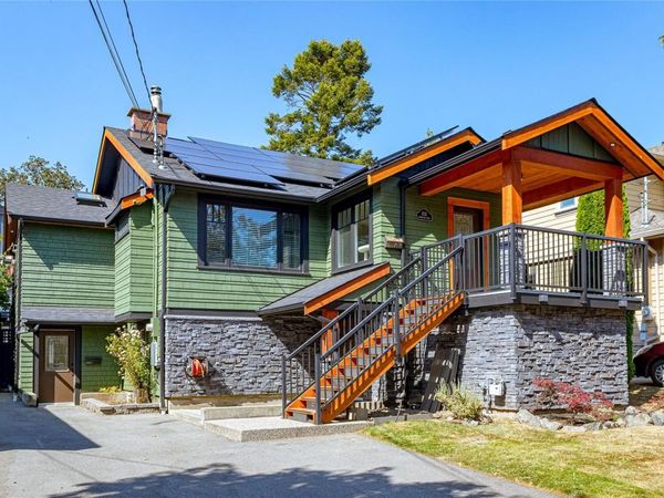 1232 Effingham St , Esquimalt, BC V9A 4Y2