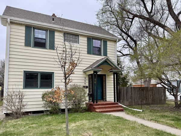 209 SE 9th Avenue, Aberdeen, SD 57401