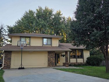 306 N 155th Circle, Omaha, NE 68154