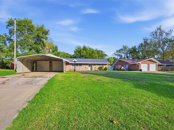 900 S Oliphant Street , Holdenville, OK 74848