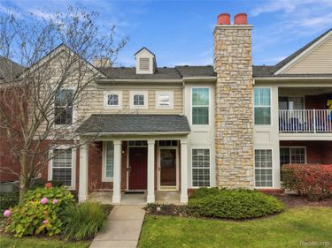 28251 Oakmonte Circle E, Lyon Township, Mi 48165