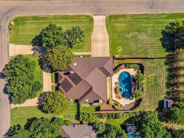 610 Shallow Creek Drive, Oak Leaf, TX 75154