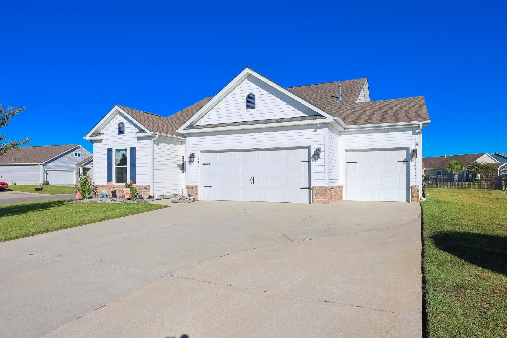 1076 Caprisia Loop Photo 45