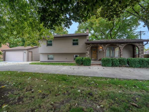 3900 Fairview Avenue , Downers Grove, IL 60515