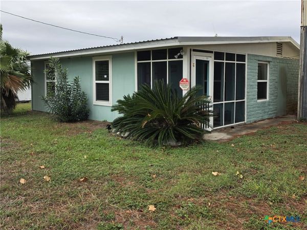503 E Dallas Avenue , Seadrift, TX 77983