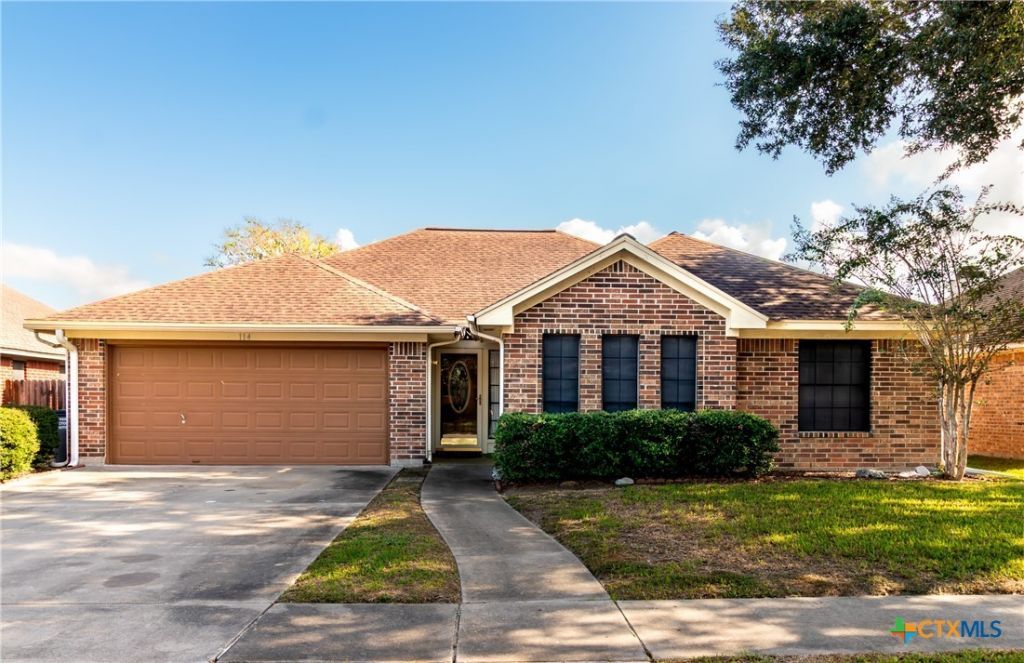 114 Bridle Lane, Victoria, TX 77904 Main Photo