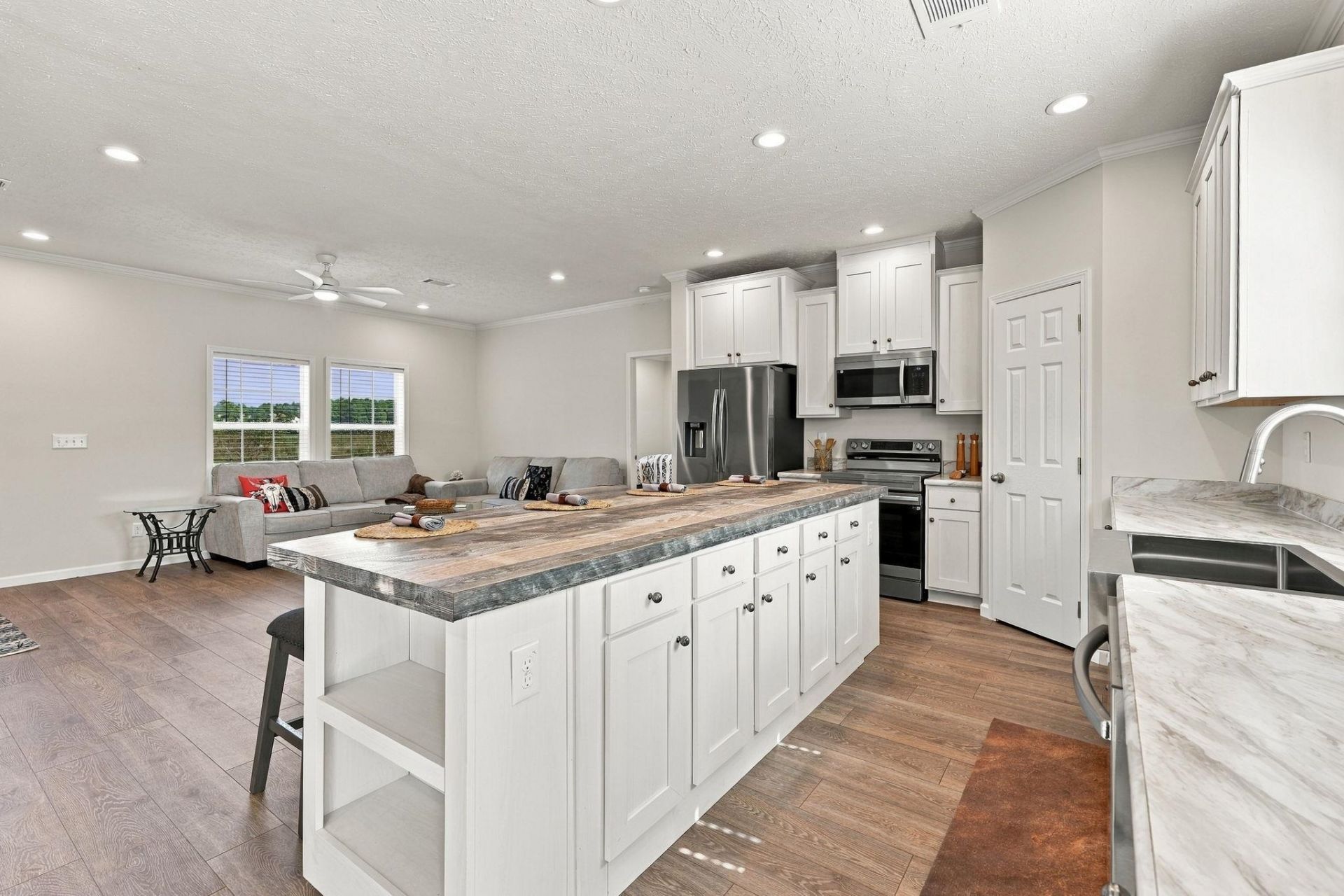 1705 Highway 792 Photo 6