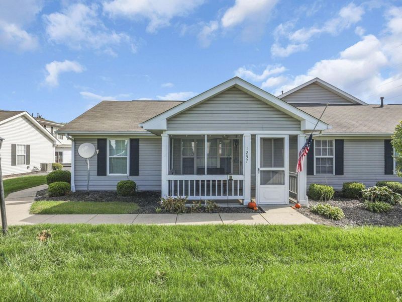 1257 Hillview Circle W, Newark, OH 43055 Photo 1