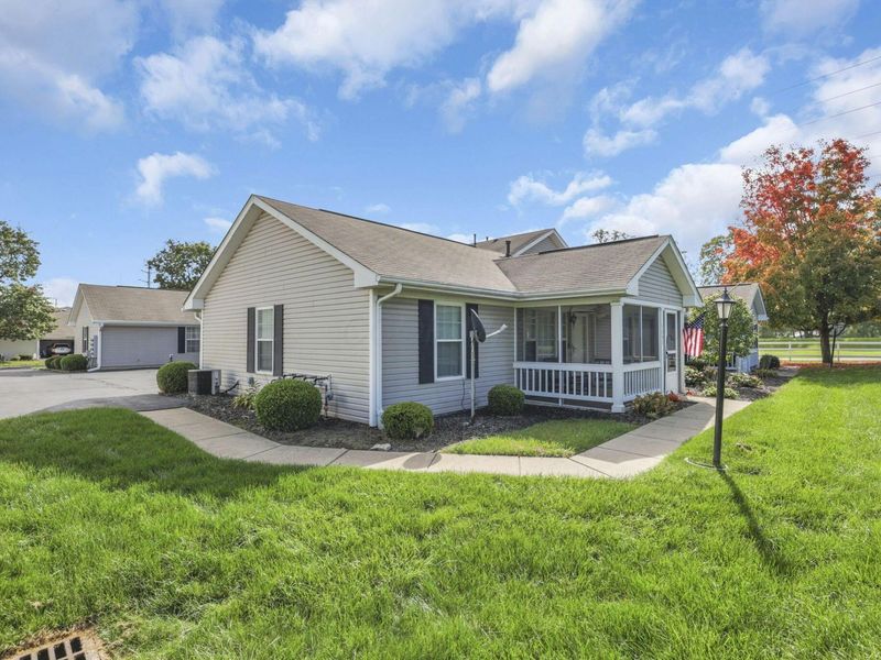 1257 Hillview Circle W, Newark, OH 43055 Photo 2