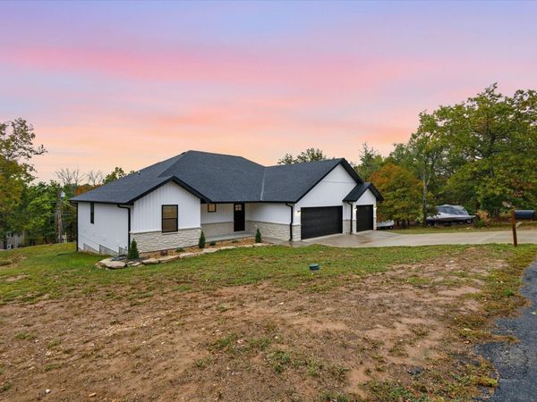123 Pinewood Drive , Reeds Spring, MO 65737