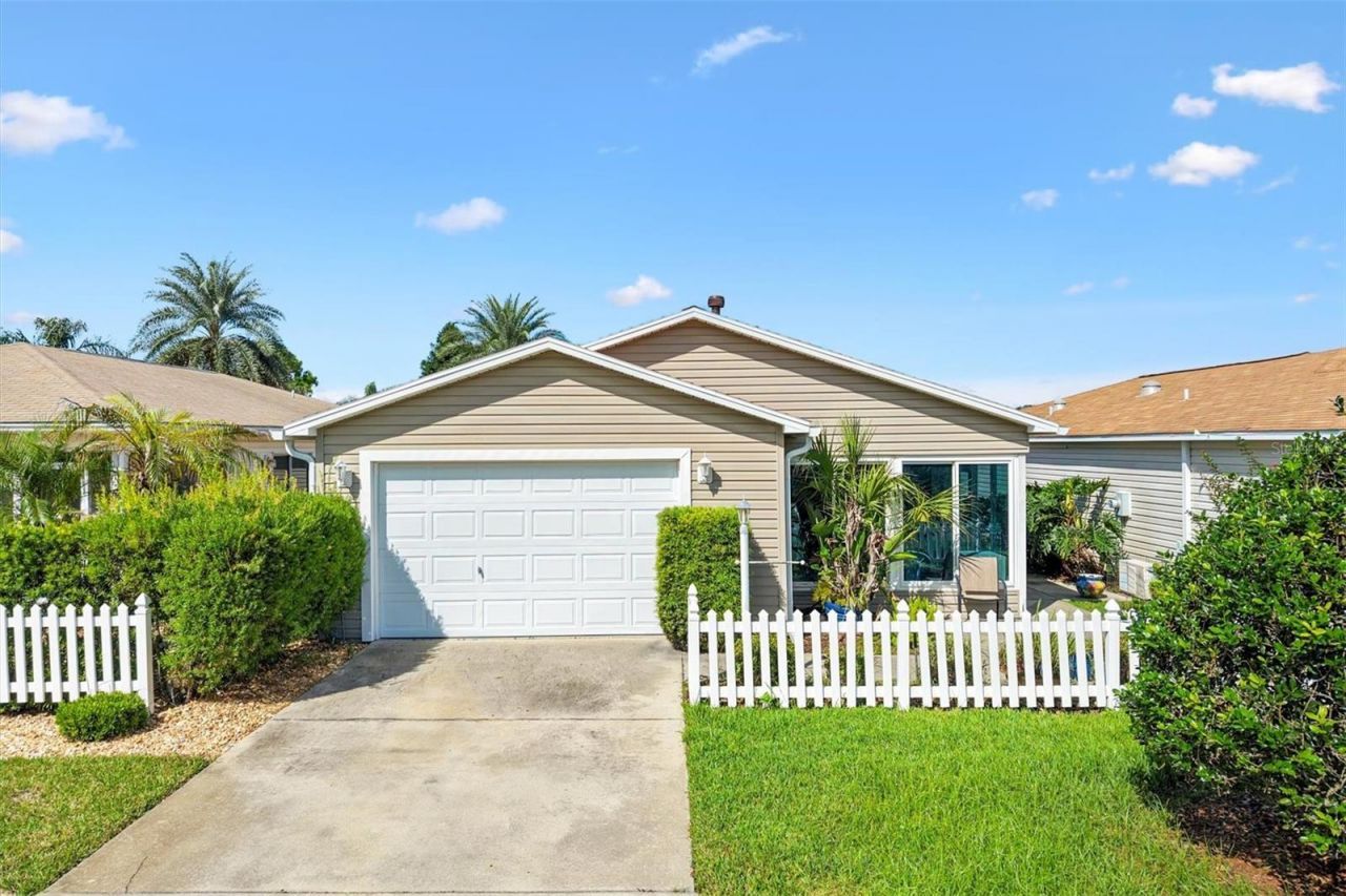 2379 Baton Place, The Villages, FL 32162 Main Photo