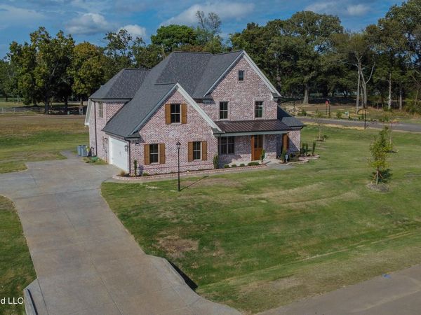 2306 Lochside Street, Hernando, MS 38632