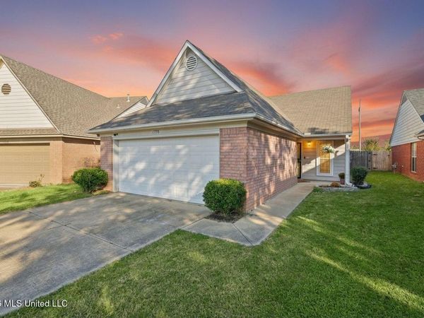 1528 Central Trails Drive, Southaven, MS 38671