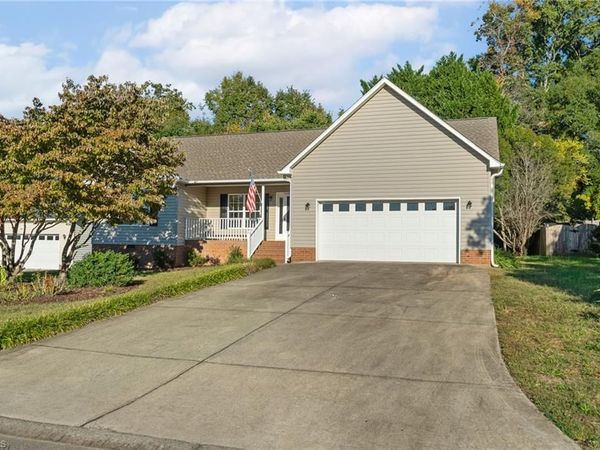 125 Cloverfield Court , Winston-Salem, NC 27127