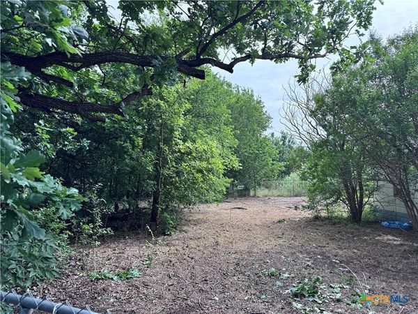 304 E Prairie Avenue , Rogers, TX 76569