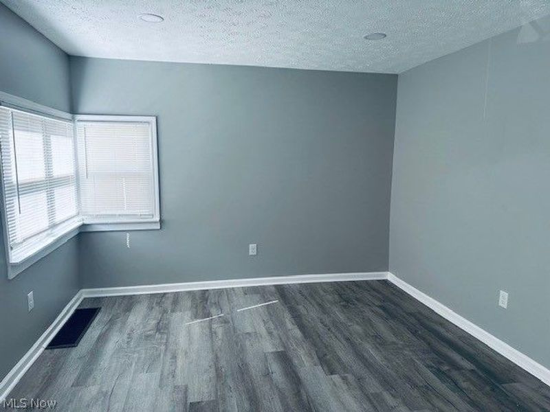 15707 Cloverside Avenue, Cleveland, OH 44128 Photo 4