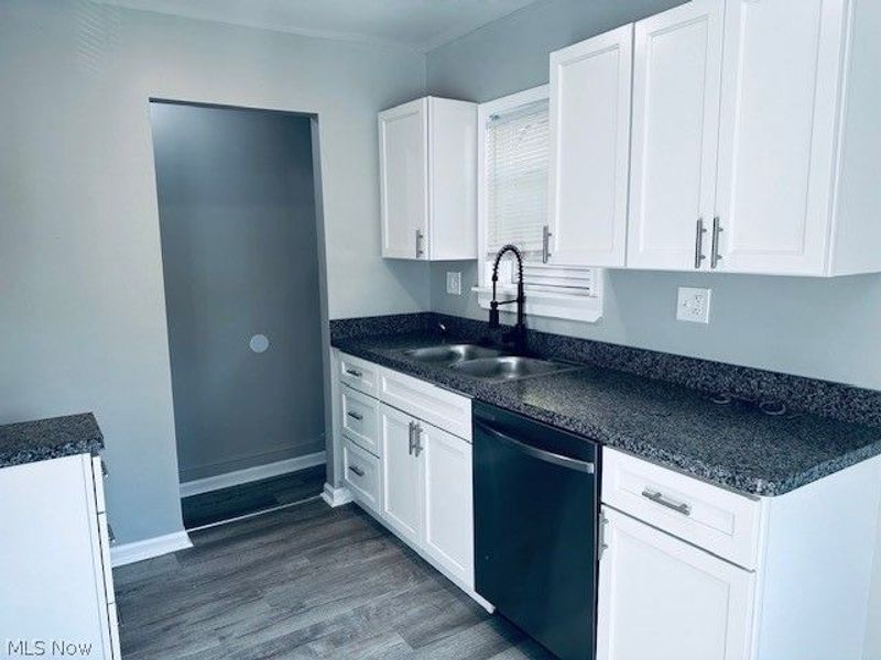 15707 Cloverside Avenue, Cleveland, OH 44128 Photo 7