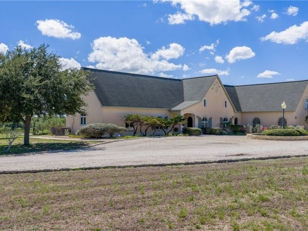 5904 Old Yoakum Road , Cuero, TX 77954
