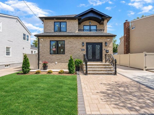 918 N 6th Street, North New Hyde Park, NY 11040